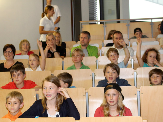 Kinder College Foto Kinder im Hörsaal